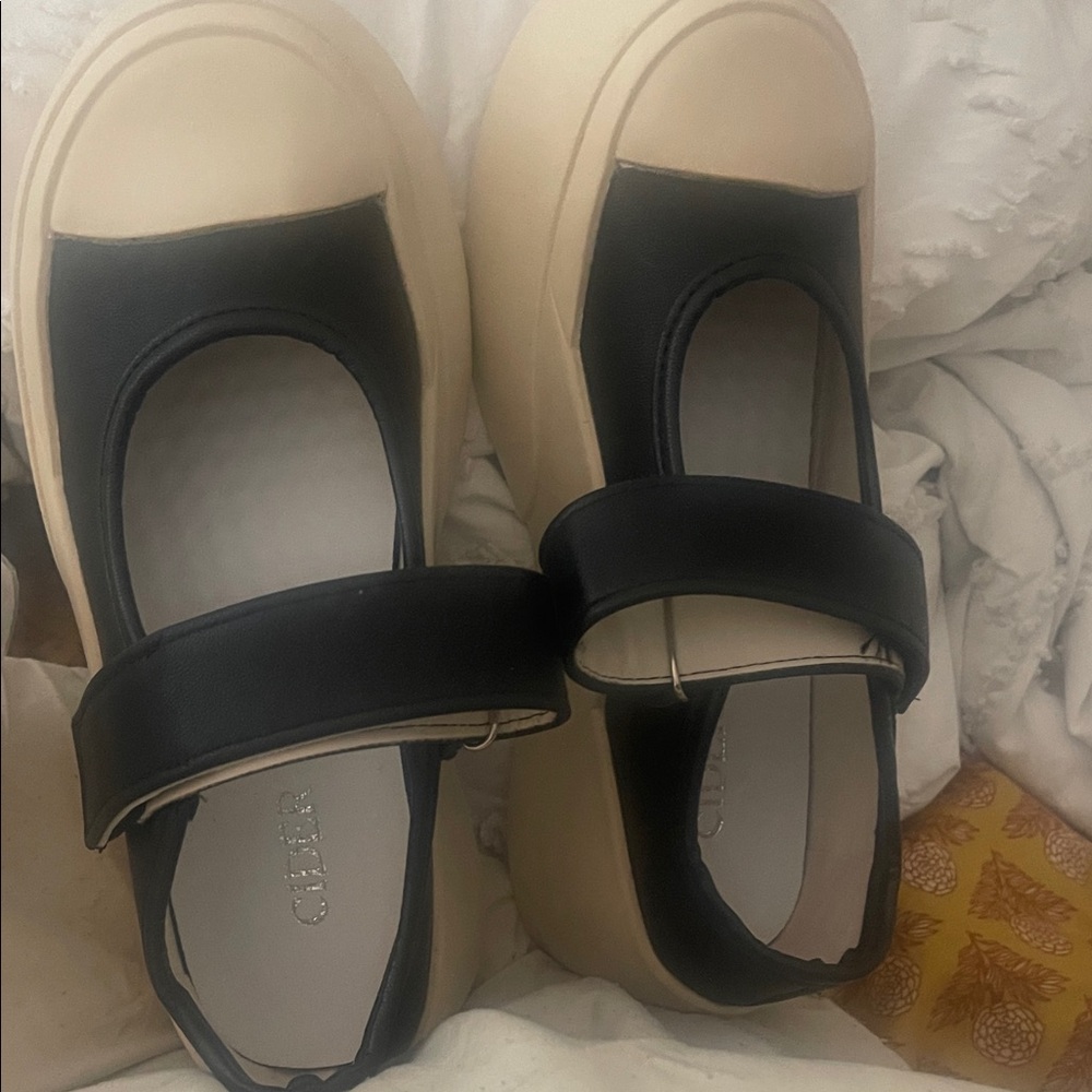 Cider Black and Cream Platform Shoes